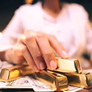 Central Banks Are Buying Gold to Protect Themselves