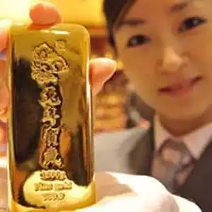Chinese Citizens FLOCKING to Gold